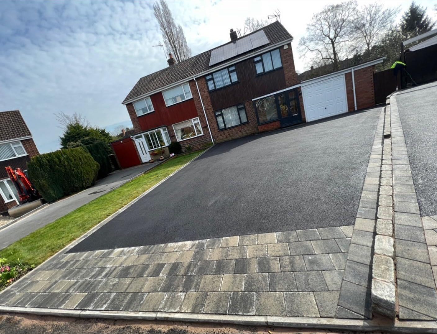 New tarmac driveway with grey block paved apron