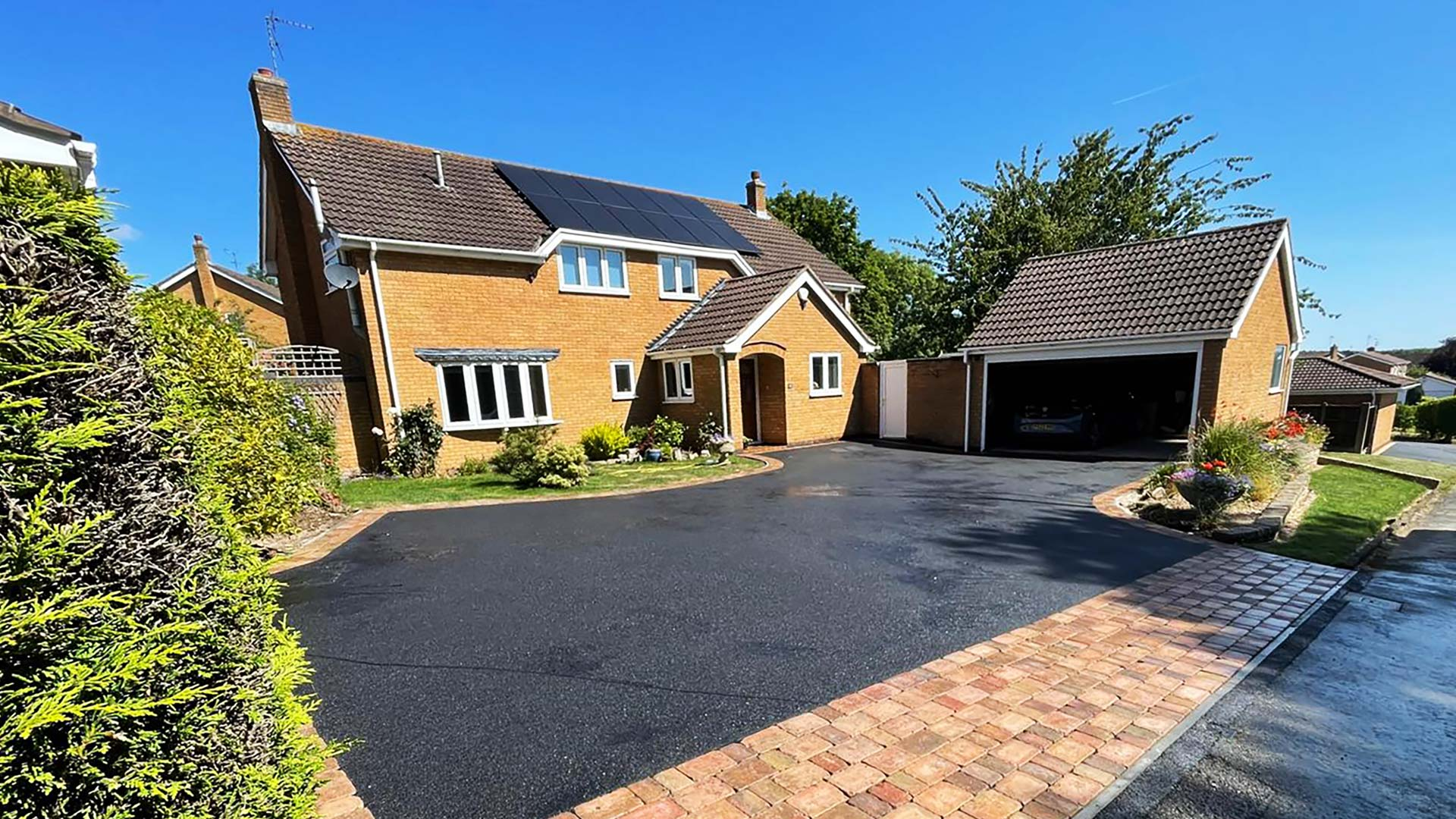 Large tarmac driveway with block paved entrance